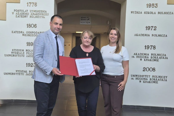 Daniel Wrzoszczyk, Dyrektor Biura Stowarzyszenia Metropolia Krakowska
Wioletta Knapik, Kierownik Obserwatorium Rozwoju i Dziedzictwa Kulturowego Regionów
Sylwia Wrona, Koordynator Zespołu ds. komunikacji i kultury Stowarzyszenia Metropolia Krakowska