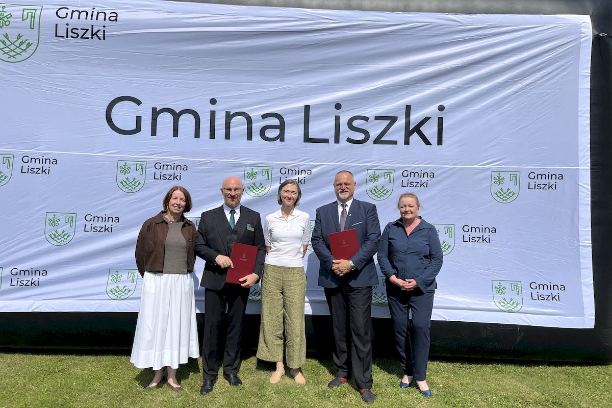 dr inż. Izabela Piech, Wydział Inżynierii Środowiska i Geodezji
Wojciech Starowicz, Wójt Gminy Liszki
dr inż. Aneta Dacko, Wydział Inżynierii Środowiska i Geodezji
dr hab. inż. Sylwester Tabor, prof. URK, Rektor Uniwersytetu Rolniczego
dr hab. Wioletta Kna