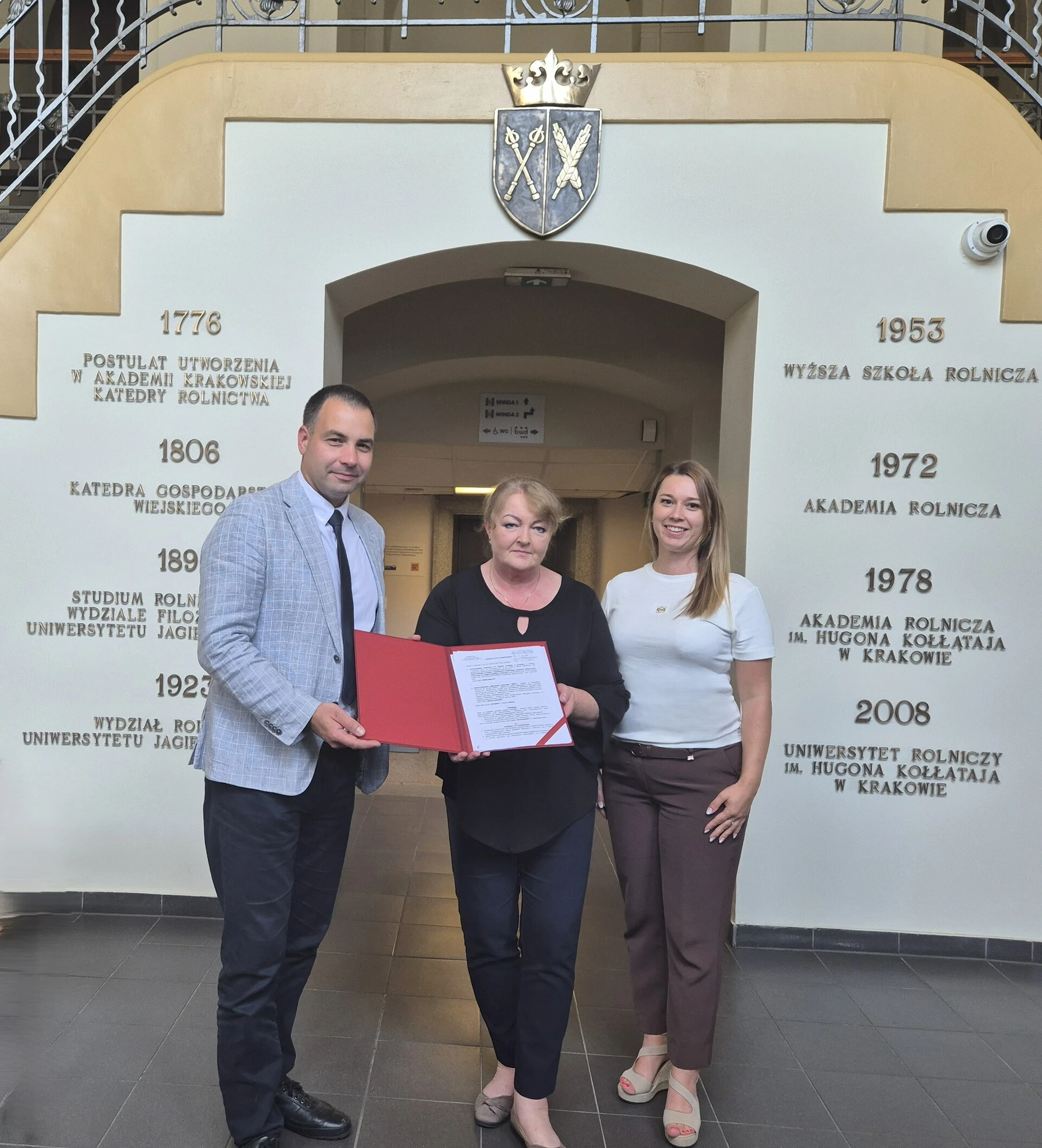 Daniel Wrzoszczyk, Dyrektor Biura Stowarzyszenia Metropolia KrakowskaWioletta Knapik, Kierownik Obserwatorium Rozwoju i Dziedzictwa Kulturowego RegionówSylwia Wrona, Koordynator Zespołu ds. komunikacji i kultury Stowarzyszenia Metropolia Krakowska